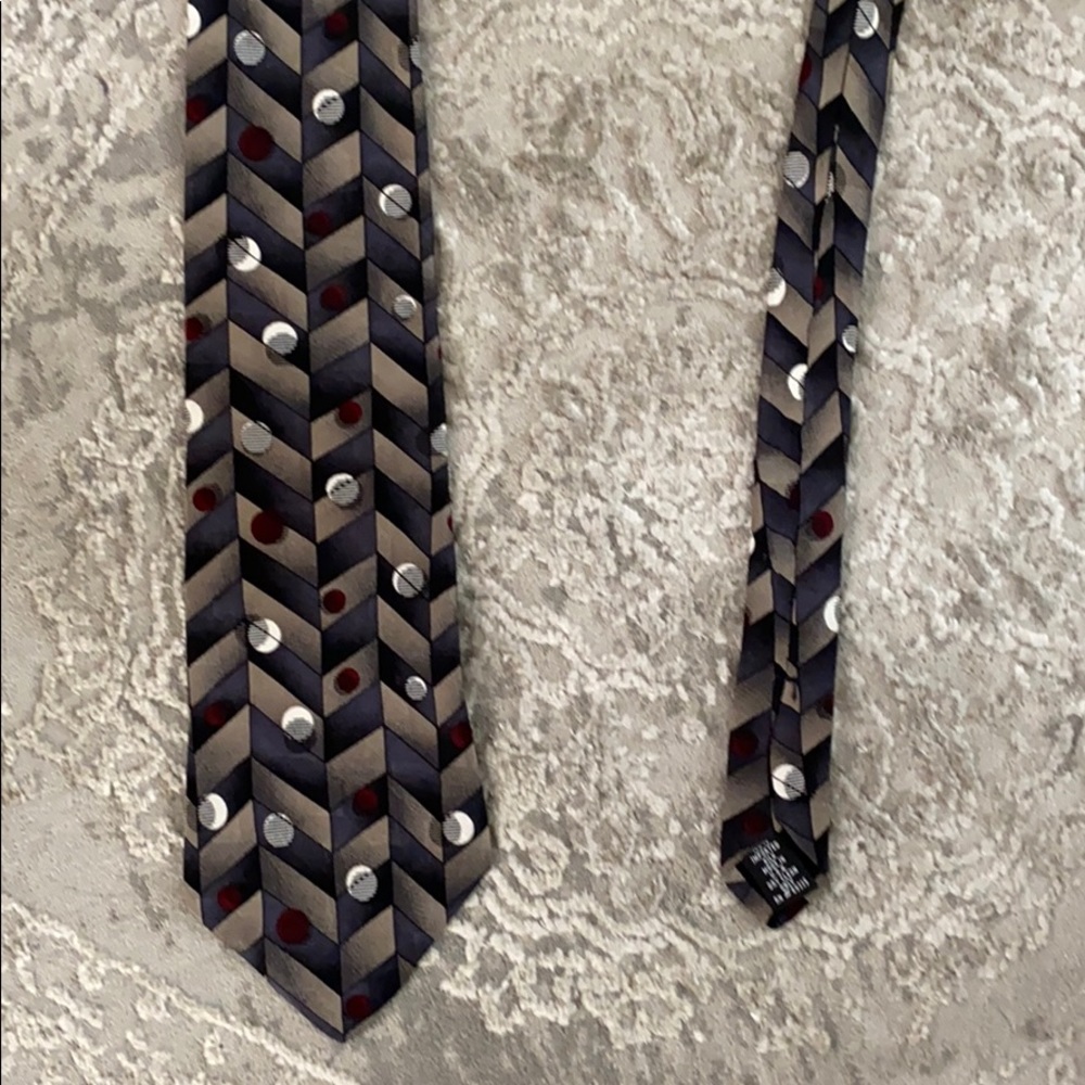 Ash berry tie